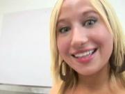 Kelsey Roberts suce son coll�gue